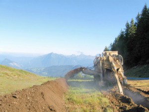 Trancheuse TESMEC 1150.Carroz d'Arraches - Canons à neige